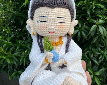 Handmade Crochet Guan Yin Buddha Doll – 25cm Spiritual Amigurumi Gift – Cotton Yarn Bodhisattva Plush