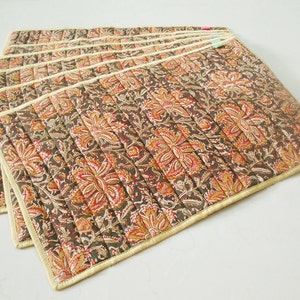 Set van 6 Hand blok gedrukt tabel matten gemaakt met plantaardige verfstoffen, gewatteerd met schuimfolie afbeelding 3
