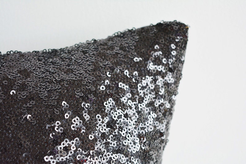 Housse de coussin noire glamour à sequins, Coussin noir gothique, Coussin décoratif, Coussin décoratif noir, Coussin scintillant, Coussin scintillant image 5