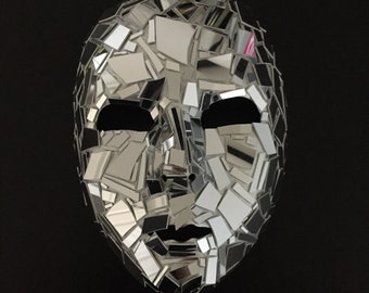 Zerbrochene „Glas“-Kunststoff-Spiegelmaske für das ganze Gesicht