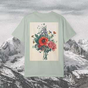 Mint Green Tee Retro Floral Graphic T-Shirt Nature Lover Tee Botanical Unisex Vintage Shirt Summer Apparel Bohemian Fashion Gift for Her