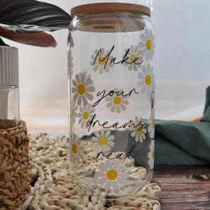 Drinking glass with bamboo lid and glass straw