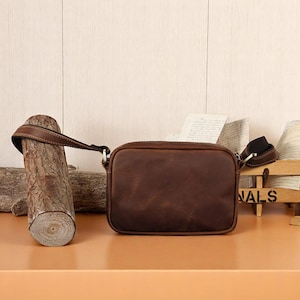 Sac à bandoulière en cuir personnalisé pour homme, petit sac à bandoulière pour téléphone, sac à main messager minimaliste, cadeau personnalisé pour lui ou elle