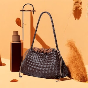 Handgewebte HOBO Leder Umhängetasche | Boho gewebte Tasche | Braune Geflochtene Crossbody Geldbörse | Schicke Handtasche für jeden Tag Minimalistisches Mode-Accessoire