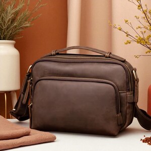 Crazy Horse Leather Messenger Bag: Retro Crossbody Satchel