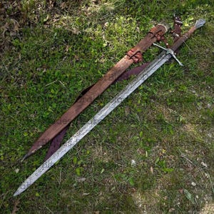 Hand-Forged Elven Longsword: Damascus Steel Blade, Walnut Handle, Emerald Accents