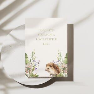 Digitale geboortekaartjes | Bosbabygroet met egel | Genderneutraal | Afdrukbaar en mobiel | Direct downloaden | Bloemen