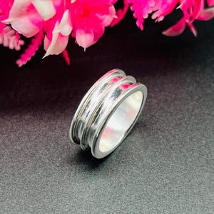 Bague en argent sterling avec incrustation : lunette en résine, bord plat