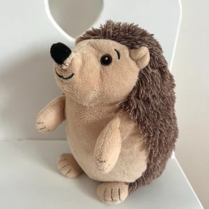 Plüschigel Stofftier - 23 cm hoch - weich und kuschelig - Kleinkind Geschenk - Kinderzimmer Deko - Vintage Plüschtier - Waldtier Plüschtier