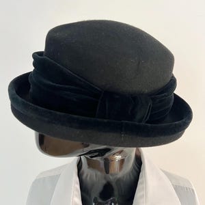 Vintage Black Wool Felt Hat Made in Italy–100% Wool Women’s Hat with Velvet Bow,Cloche retro hat, Derby women hat,Wool hat collectible 1950s