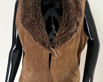 Vintage Suede Leather Vest with Faux Fur Collar • EU 40 UK 12 • Brown Sleeveless Leather Waistcoat•Women’s Leather Vest • Boho Western Style