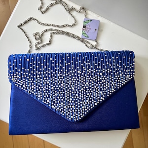 Blauw satijnen kristallen clutch met zilveren ketting, vintage avondtasje, nieuw met label
