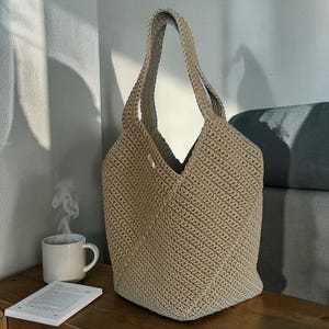 Peut inclure: Panneau en bois rustique avec l'inscription "Welcome to our home" en lettres blanches. Le panneau présente une finition vieillie, idéal pour la décoration d'entrée.