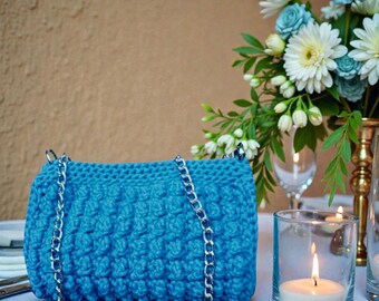 Bolso de fiesta de crochet azul claro: bolso de algodón hecho a mano con cadena plateada