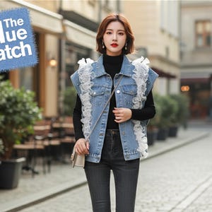 Chaleco vaquero con volantes y incrustaciones de diamantes para mujer – Chaqueta patchwork sin mangas y elegante / Chaleco veraniego holgado de estilo urbano, regalo para ella.