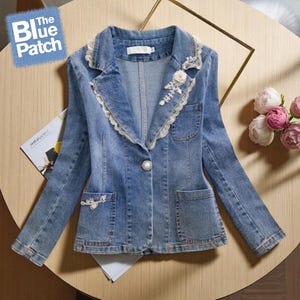 赤いバラの刺繍入りデニムジャケット | ヴィンテージジーンズのパッチ