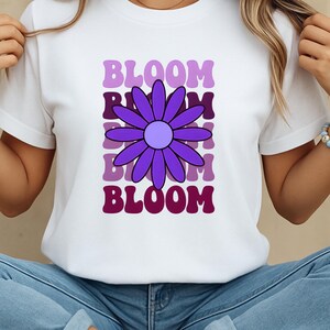 レトロでグルーヴィーな花が咲くフローラルTシャツ、ユニセックスTシャツ、ヴィンテージフラワーシャツ、70年代風トップス、ヒッピースタイルのアパレル、ヒッピーグルーヴィーシャツ