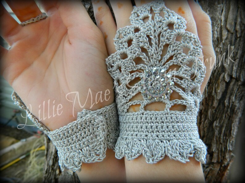 Steampunk crochet fingerless gloves pattern