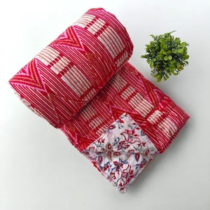 Jaipuri Razai rouge imprimé blocs faits main | Couette en coton bio pour très grand lit et très grand lit | Jeté couvre-lit doux | Couette chaude d&#39;hiver réversible