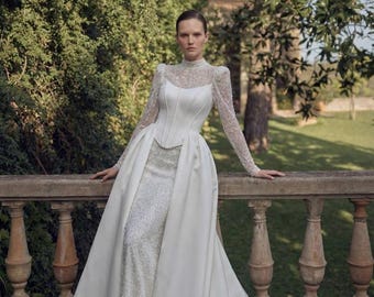 Vestido de novia de sirena modesto con sobrefalda desmontable, manga larga, corsé de encaje, vestido de novia blanco perla hecho a mano a medida.