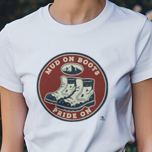 Lineman Pride-shirt | Mud On Boots Pride On | Cadeau voor lijnwachter