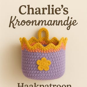 May include: A crochet basket in purple, yellow, and peach, with a flower motif. The basket has a crown-shaped top and a handle. The text "Charlie's Kroonmanndje" is at the top. The basket is handmade.