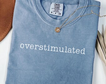Comfort Colors®Overstimulated Shirt, lustiges introvertiertes T-Shirt, Gen Z Shirt, sarkastisches grafisches T-Shirt, psychische Gesundheit Humor T-Shirt, lustiges, trendiges, unhinged T-Shirt