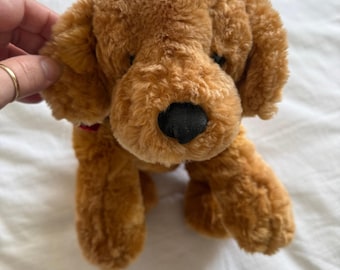 Peluche a forma di cane Golden Retriever di Russ Berrie Toastin, in velluto rosso con nastro marrone, 38 cm.