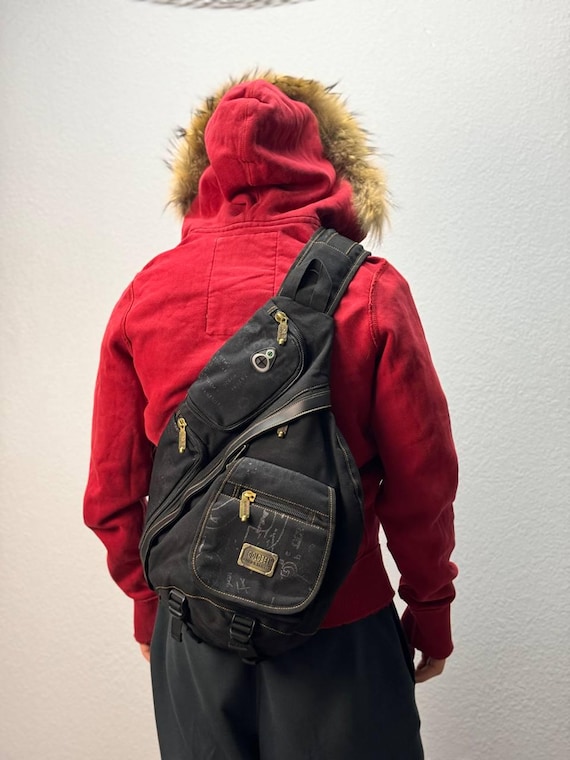 【極希少】DIESEL ヴィンテージ スリングバッグ ミリタリー ヴィンテージブラックマルチポケットDIESELスタイルGoldBeバックパック