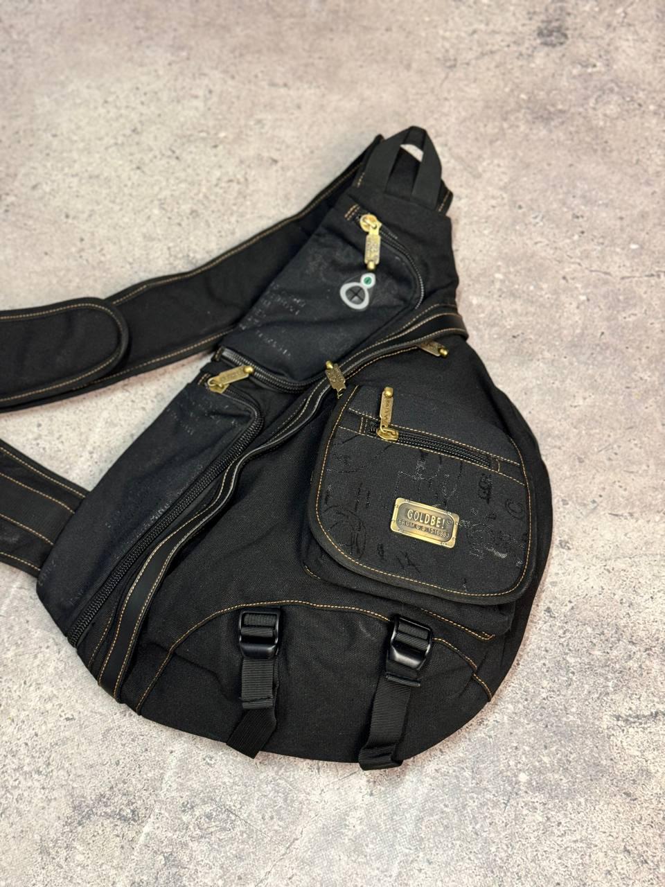 【極希少】DIESEL ヴィンテージ スリングバッグ ミリタリー ヴィンテージブラックマルチポケットDIESELスタイルGoldBeバックパック