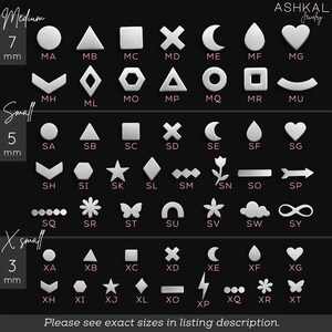 Puede incluir: Un gr&aacute;fico que muestra diferentes tama&ntilde;os de dijes de plata en formas de c&iacute;rculo, tri&aacute;ngulo, cuadrado, cruz, media luna, l&aacute;grima, coraz&oacute;n, flecha, estrella, diamante, zigzag, flor, mariposa, arco&iacute;ris, nube, s&iacute;mbolo de infinito, y m&aacute;s. Los tama&ntilde;os est&aacute;n etiquetados como "Mediano", "Peque&ntilde;o" y "Extra peque&ntilde;o" con las medidas correspondientes en mil&iacute;metros.
