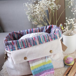 Borsa per lavori a maglia in velluto a coste beige con porta aghi incorporato (DPN) - Fatta a mano nel Regno Unito
