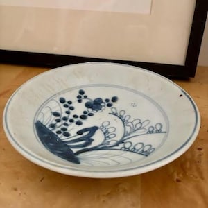 Vintage Arita Blue & White Japanese Porcelain Dish – Hand-Painted Floral Motif