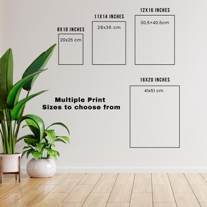 Pu&ograve; includere: Immagine che mostra varie dimensioni di stampa: 20x25 cm (8x10 pollici), 28x36 cm (11x14 pollici), 30.5x40.6cm (12x16 pollici) e 41x51 cm (16x20 pollici). &Egrave; presente anche il testo "Multiple Print Sizes to choose from".