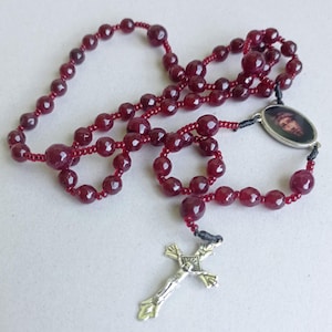 Rosenkranz, betende Perlen, roter Kristall, Naturstein, Halskette, Kundenspezifisches Design, Dame von Fatima, Geschenk, christlicher, silberfarbener, Kruzifix