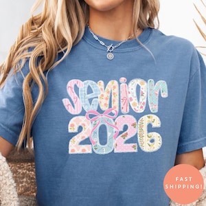 Comfort Colors Senior 2026 Shirt, Retro Class of 2026 Graduation Gift, Preppy High School Senior Tee, Coquette Floral Senior Shirt, Grad Top