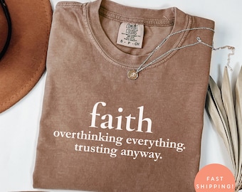 Camiseta cristiana Comfort Colors® Faith, camiseta minimalista inspiradora, camiseta con versículo bíblico, regalo religioso para ella, camiseta &quot;Confía en Dios&quot;