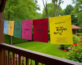 Drapeaux de prières tibétains faits main avec affirmation de Hands of Tibet - Bonheur, courage, amour, tranquillité, sagesse