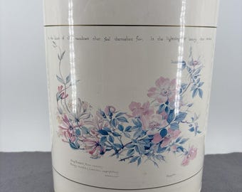 VTG 1977 Webb & Bower Ltd. Prullenbakafval met het 'Song of the Rose'