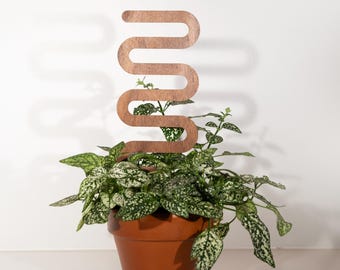 Estaca ondulada para plantas / Fabricada por JA Studio