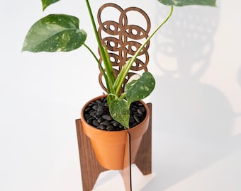 Soporte para plantas y enrejado MCM en nogal o acrílico negro / Fabricado por JA Studio