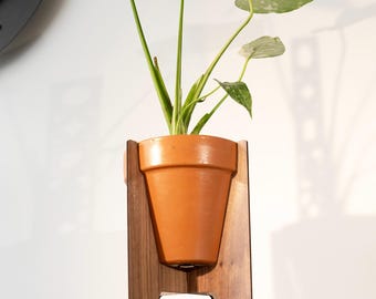 Base para macetas MCM en nogal o acrílico negro / Fabricada por JA Studio