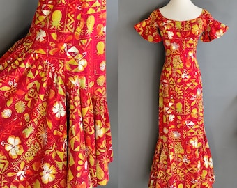 1950s-early 1960s Alfred Shaheen, holomu'u mermaid dress, pineapple and hibiscus novelty print cotton gown holomu holomuu, small size