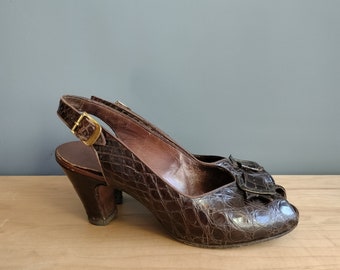 size 6 - 1940s alligator leather slingbacks with oversized buckle detail, brown and gold