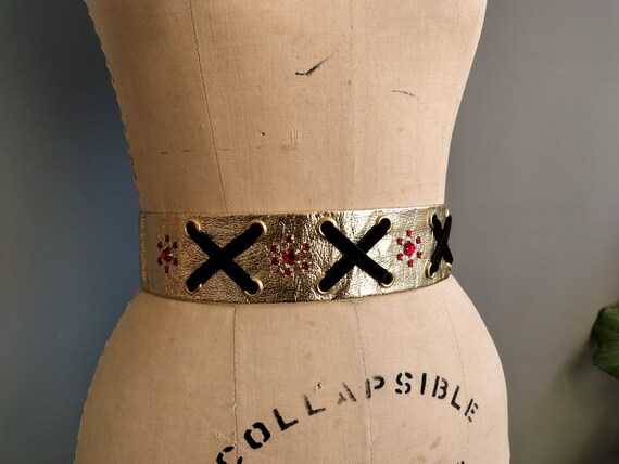 sm-med - 1950s shiny gold metallic belt with red … - image 9