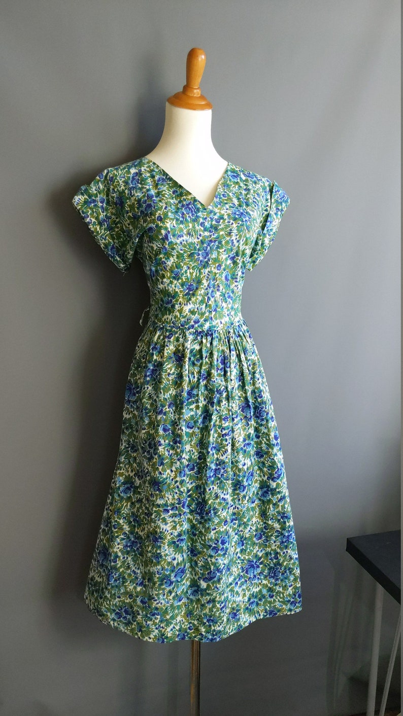 1950s blue flowers floral fit and flare dress medium size