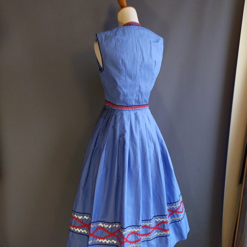 1950s folkloric vest top and skirt set, shops rickrack trim, homemade handmade lace up dirndl style cotton, medium size