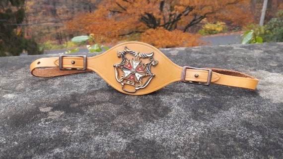 OSFM - 1940s mustard leather belt, vintage medalli