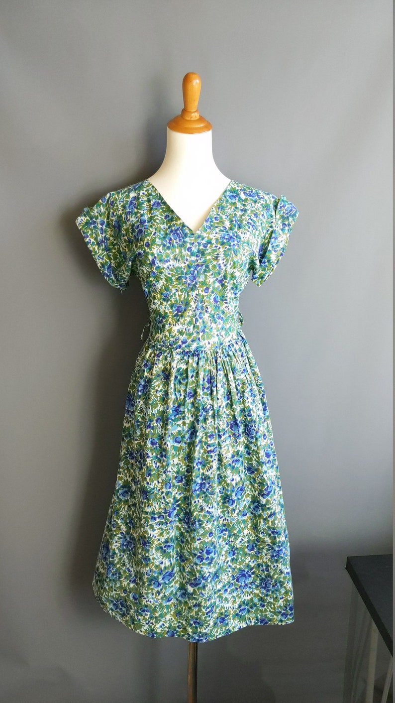 1950s blue flowers floral fit and flare dress medium size