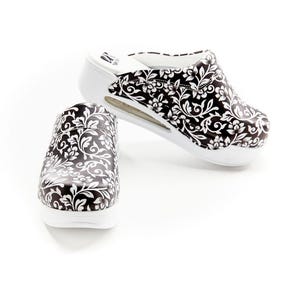 Black & White Floral Orthopedic Clogs – Comfortable Leather, Air Cushion Work Shoes for Doctors, Healthcare and Standing All Day